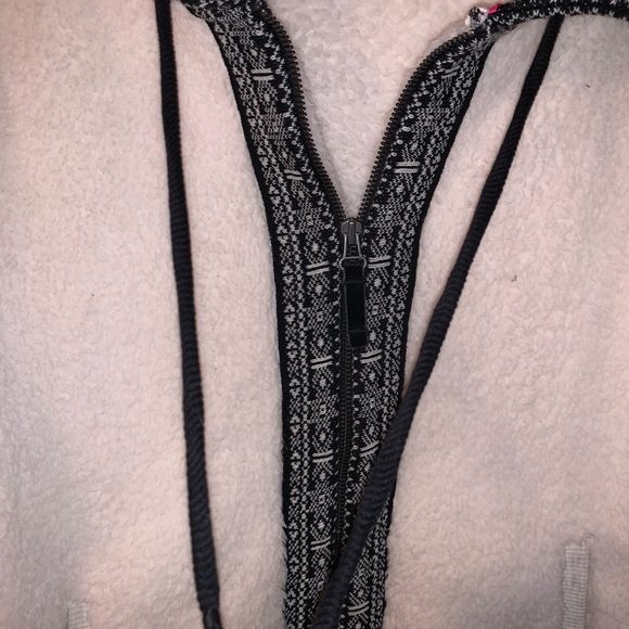 M AE Fleece Tribal Pattern Hooded Jacket - Picture 6 of 15